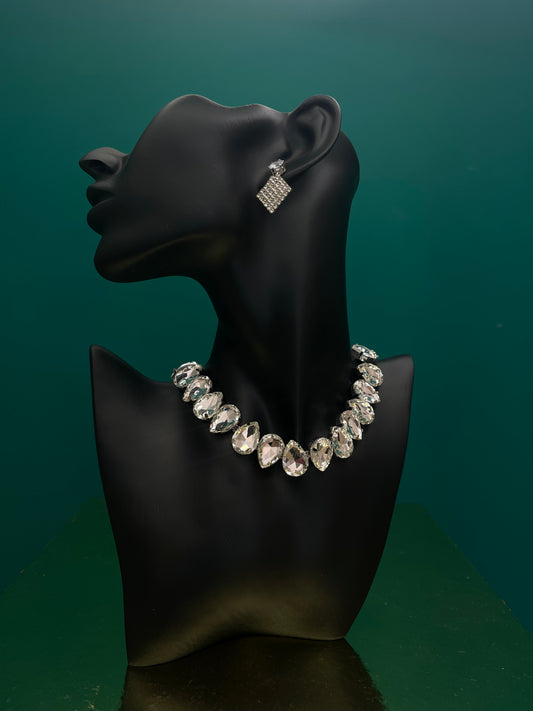 Γυναικείο choker με λευκές πέτρες