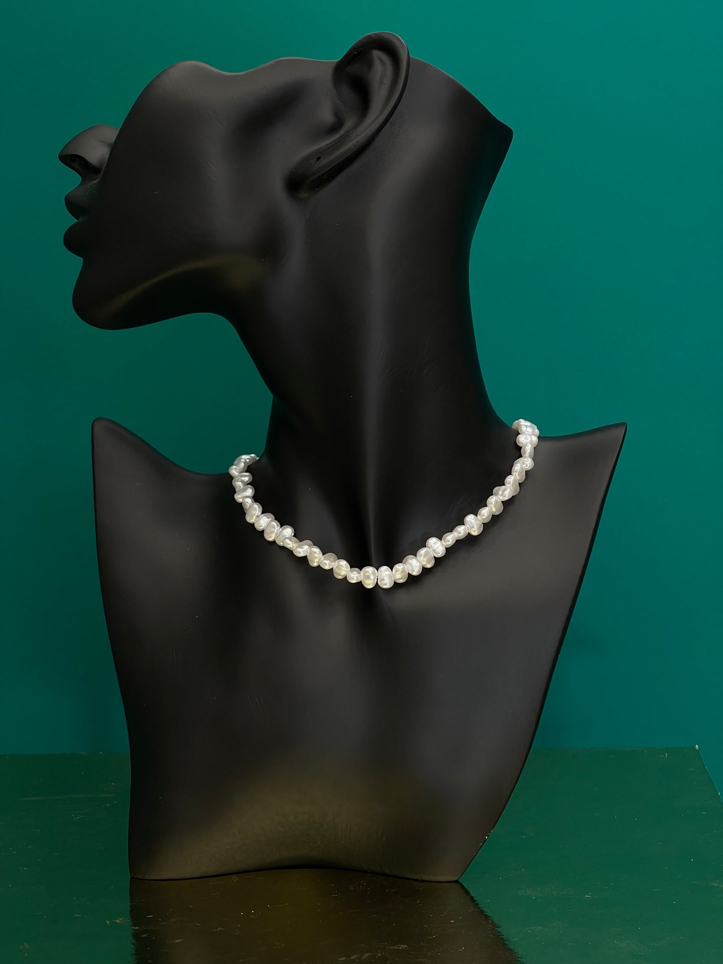 Choker με λευκές πέτρες